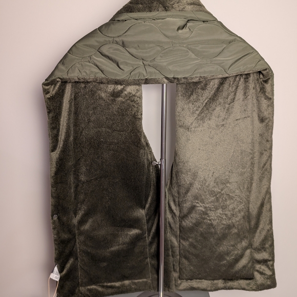 Olive Quilted / Fleece Women's Shawl - Picture 3 of 5